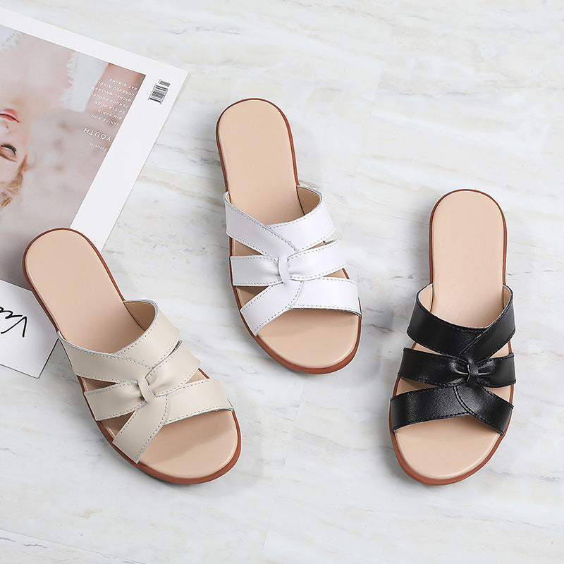 Sandalias Cómodas Y De Fondo Plano En Verano