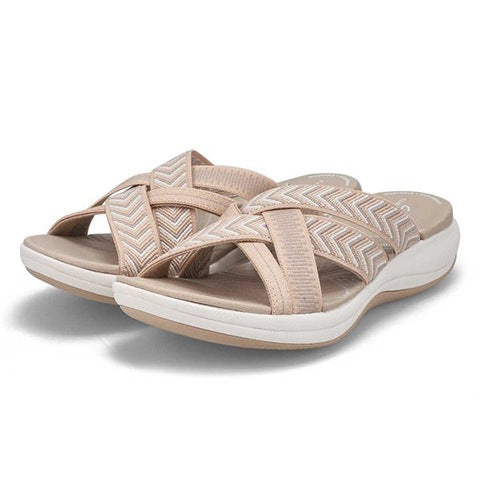 Ladera De Fondo Grueso Y Zapatillas Frías Con Suela Plana Y Color Cruzado Con Sandalias
