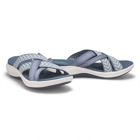 Ladera De Fondo Grueso Y Zapatillas Frías Con Suela Plana Y Color Cruzado Con Sandalias