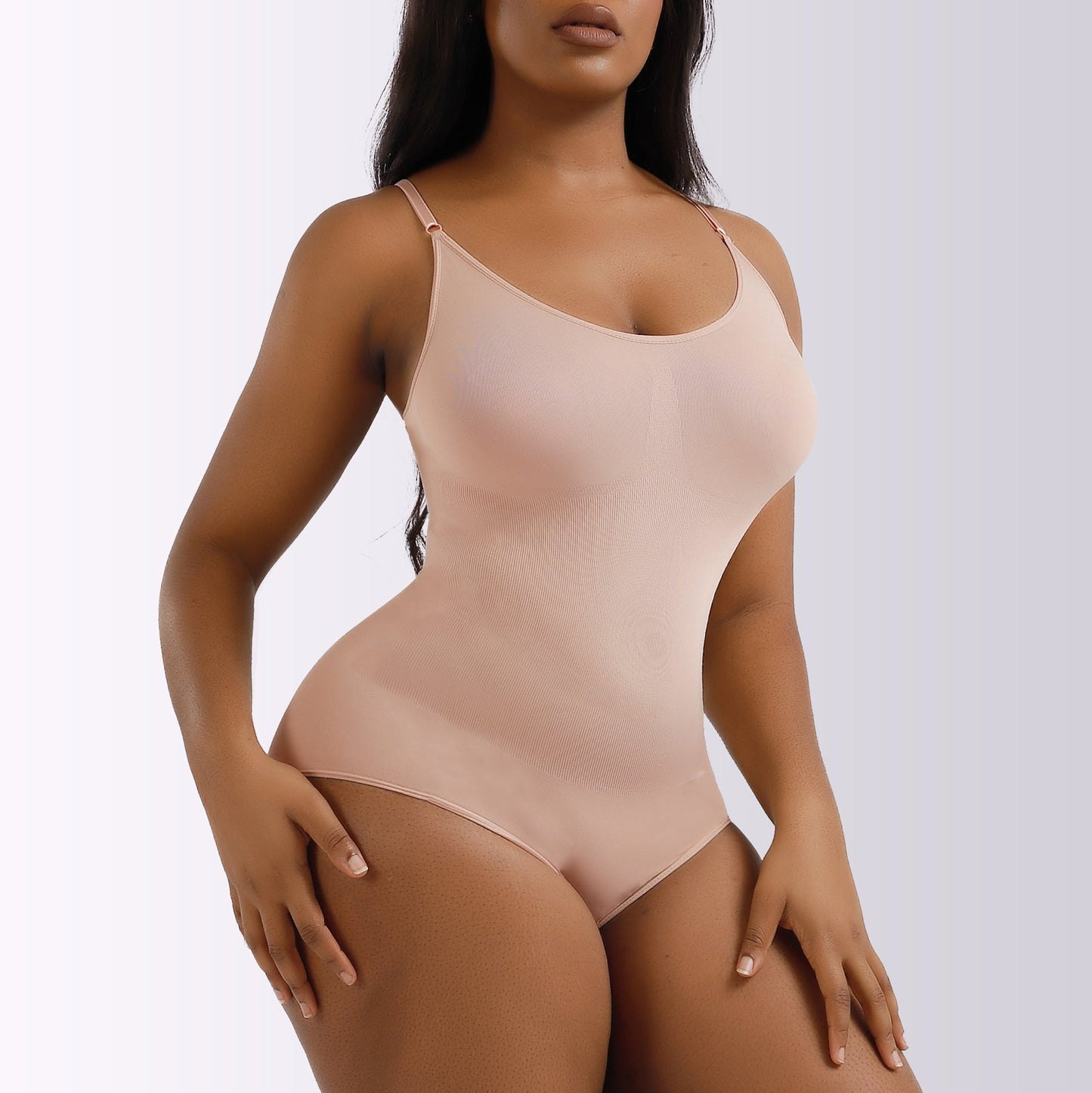 La Ropa De Cuerpo Unido Se Coloca En El Abdomen Y Se Levanta La Cadera.