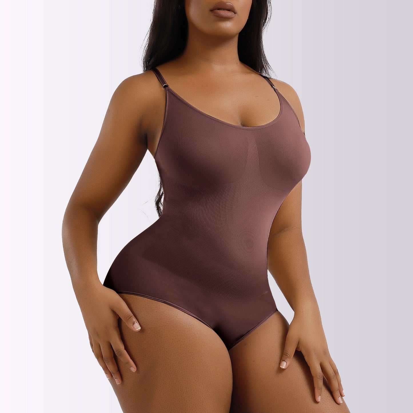 La Ropa De Cuerpo Unido Se Coloca En El Abdomen Y Se Levanta La Cadera.