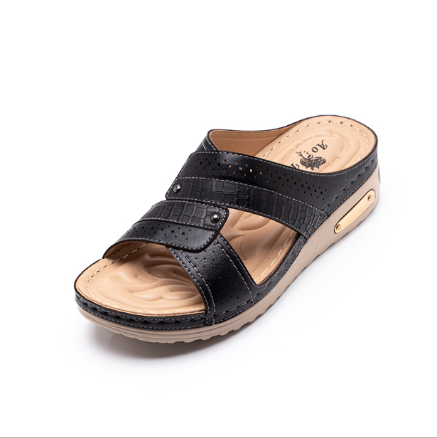Cómodas zapatillas con remaches antideslizantes de suela gruesa