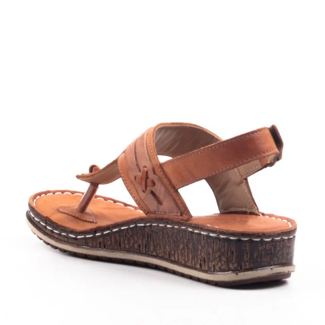 Sandalias de diseño tallado en cuña de tacón hueco de moda de verano