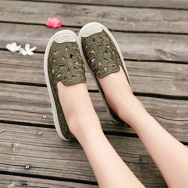 Nuevos zapatos planos de pescador de lino y paja