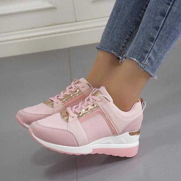 Nuevas zapatillas de cuña con cordones