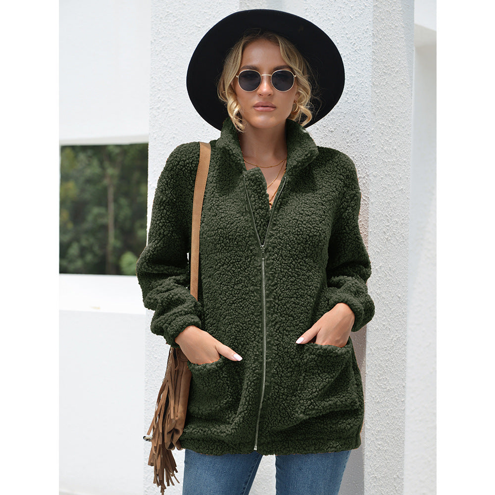 Use Una Chaqueta De Felpa Para Mantenerse Caliente Afuera