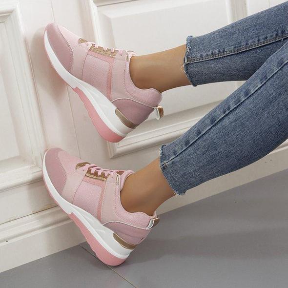 Nuevas zapatillas de cuña con cordones