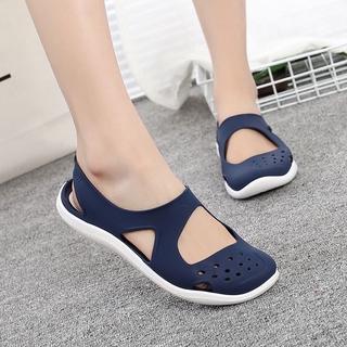 Forme a señoras planas las sandalias elásticas impermeables de las mujeres de los zapatos de la jalea