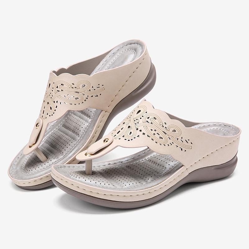 Sandalias Con Cuñas Y Chanclas Ahuecadas