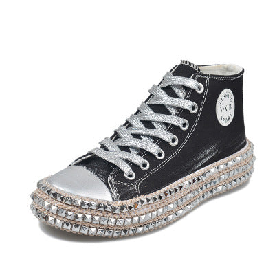 Elegantes zapatos brinllante de top alto