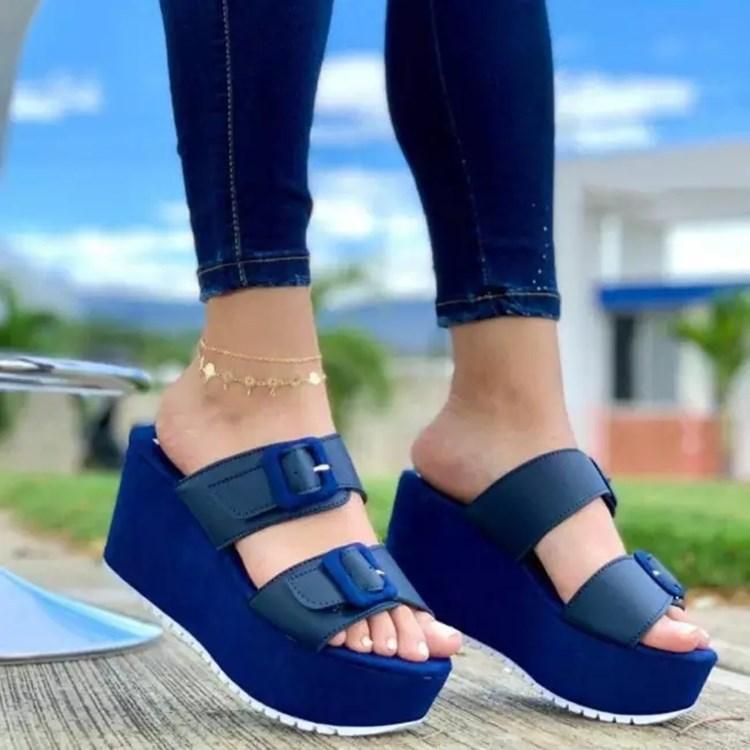 Aumentar las sandalias de cuña diarias