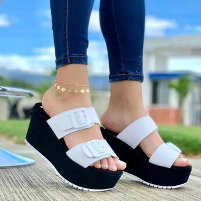 Aumentar las sandalias de cuña diarias