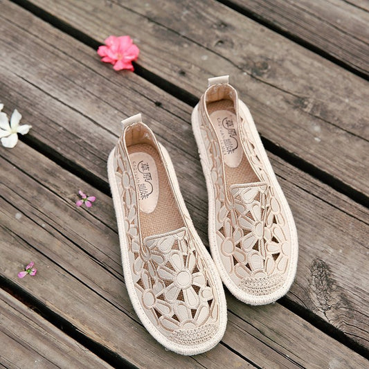 Nuevos zapatos planos de pescador de lino y paja